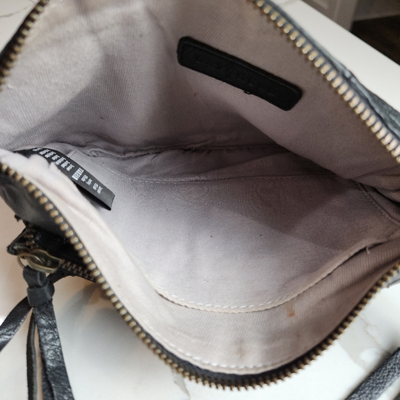 DAY & MOOD PERFECT SIZE BLACK LEATHER CROSSBODY BAG - Picture 7 of 8